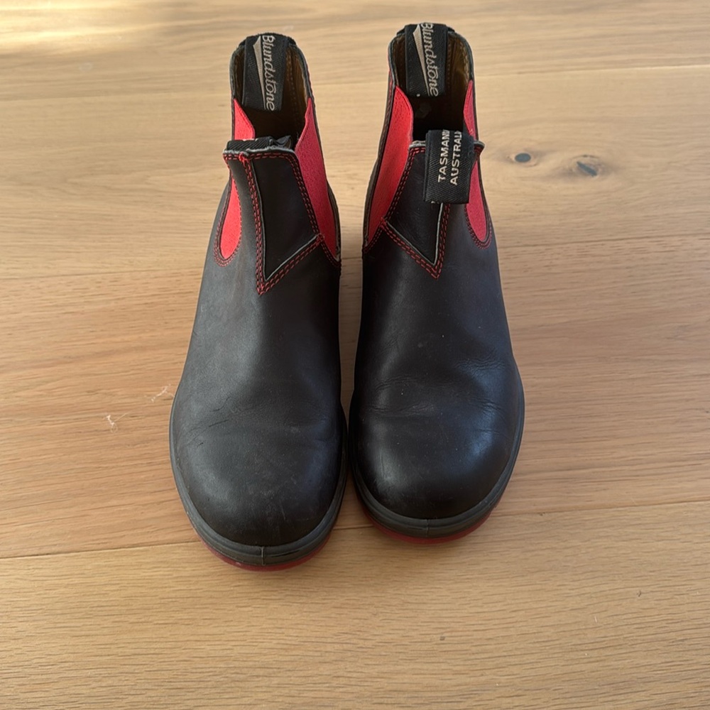 Blundstone size 8
